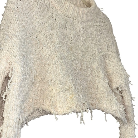 Urban Outfitters Distressed White Boxy Cropped Sweater Women’s M Soft Cozy Comfy - Picture 2 of 11